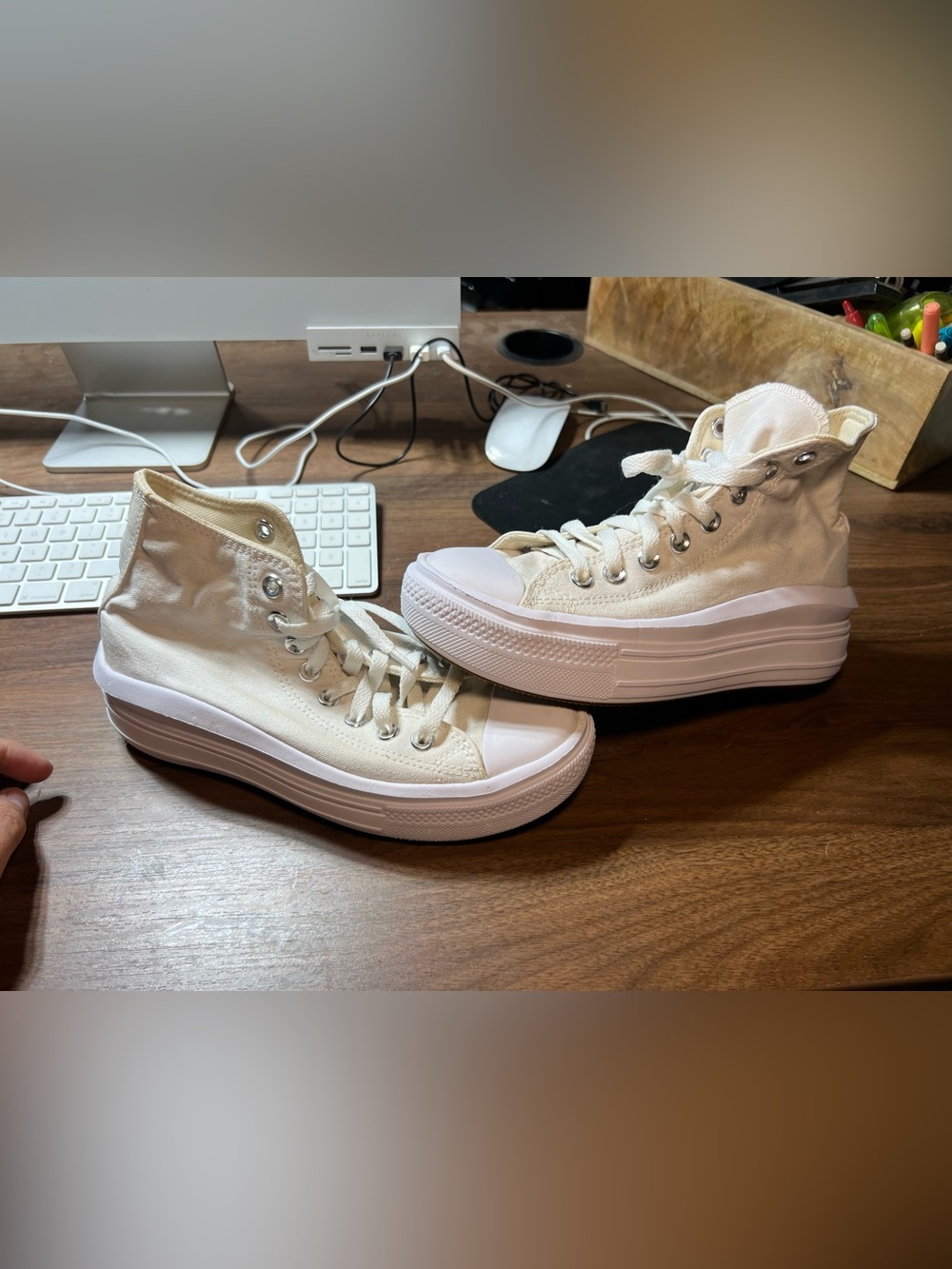 Converse Move Hi Women Size 7 Cream White Lightweight Platform Lace Up Sneakers